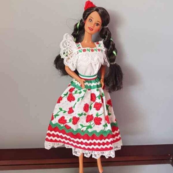 Vintage collectors mexican barbie doll - Picture 1 of 3
